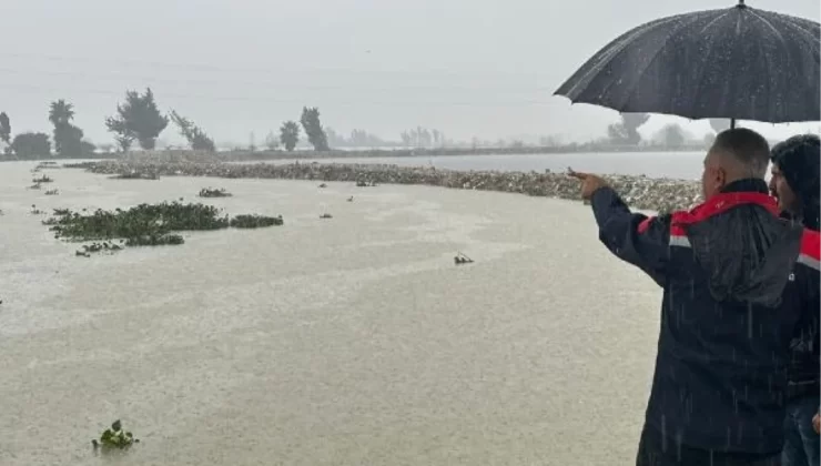 Asi Nehri taştı, 10 bin dekar tarım arazisi sular altında kaldı