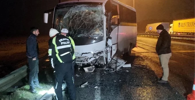 Edirne’de polis servis midibüsü ile turist otobüsü çarpıştı: 10’u polis 11 kişi yaralandı