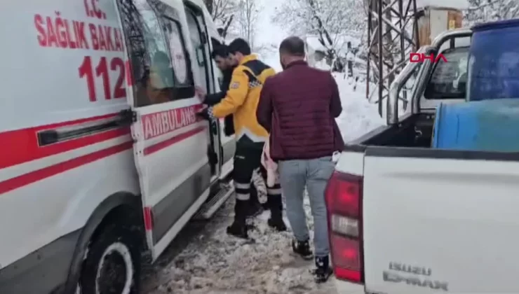 Kardan kapanan yolda hastaneye kaldırılan bebek