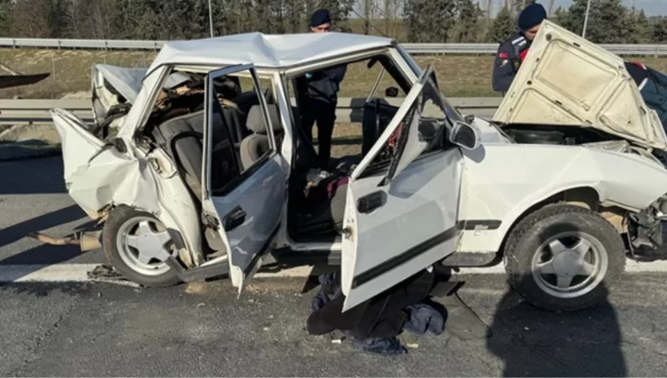 TEM Otoyolu’nda korkunç kaza! Bariyerlere çarpan otomobildeki 3 kişi hayatını kaybetti