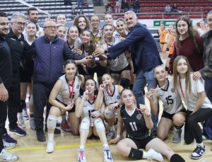 Serdivan’ın Sultanları’ndan Tarihi Final: Sakarya Kupası 3-0’la Serdivan’a Gitti