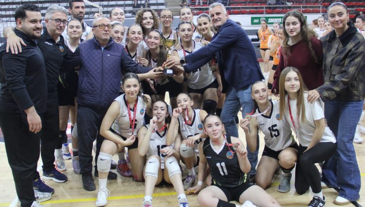 Serdivan’ın Sultanları’ndan Tarihi Final: Sakarya Kupası 3-0’la Serdivan’a Gitti