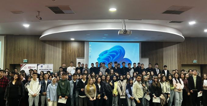 Lise Öğrencileri Üniversite Atmosferini Yerinde Deneyimledi