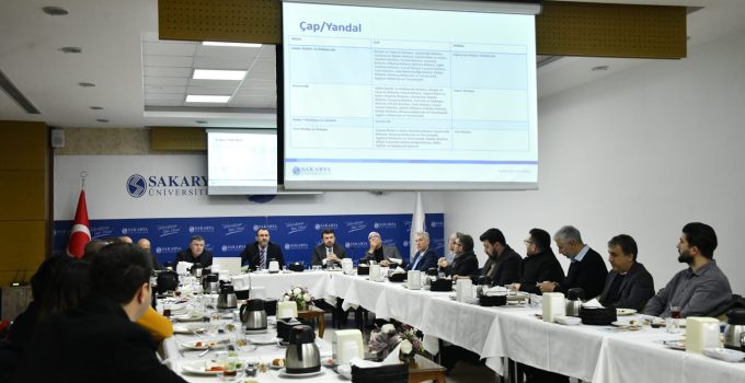 SAÜ İletişim Fakültesi Sektörle Geleceği Konuştu