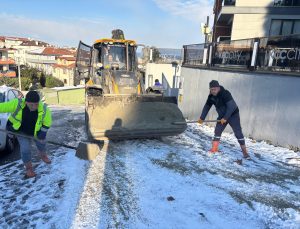 Serdivan’da Kar Alarmı: Belediye Ekipleri 7/24 Sahada