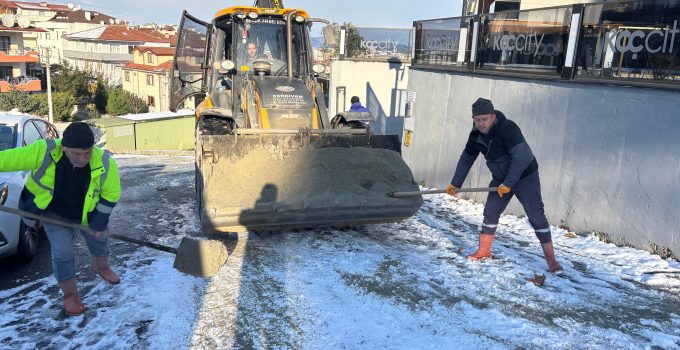 Serdivan’da Kar Alarmı: Belediye Ekipleri 7/24 Sahada