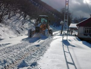Hendek’te Karla Mücadele Çalışmaları Aralıksız Sürüyor