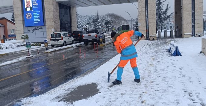 Serdivan’da Karla Mücadele Seferberliği: Belediye Ekipleri 7/24 Görevde