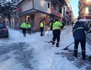 Hendek’te Karla Mücadele Ekipleri 7/24 Görev Başında