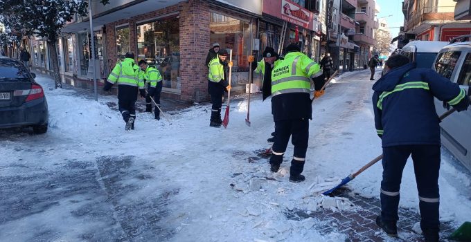 Hendek’te Karla Mücadele Ekipleri 7/24 Görev Başında
