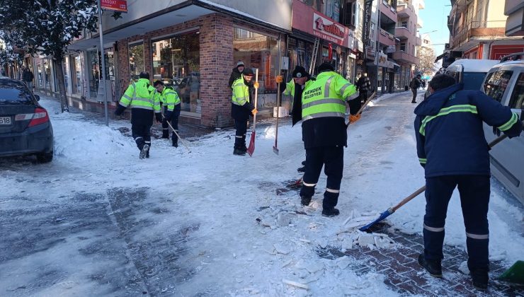 Hendek’te Karla Mücadele Ekipleri 7/24 Görev Başında