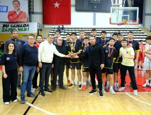 U-18 Erkekler Basketbol Ligi’nde Şampiyon Serdivan Belediyesi Spor Kulübü