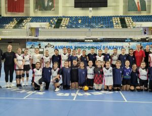 Genç Voleybolcuların Mücadelesi Alkış Topladı