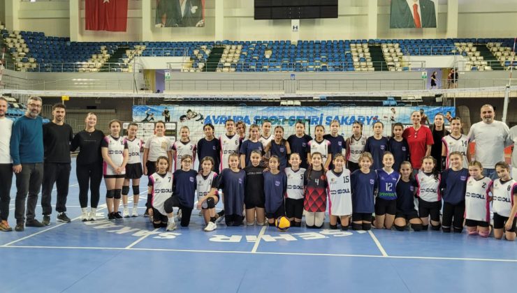 Genç Voleybolcuların Mücadelesi Alkış Topladı