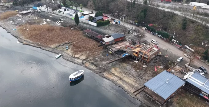 Sapanca Gölü Kıyısındaki Kaçak Yapılar İçin Süre Doldu: Yıkımlar 20 Ocak’ta Başlıyor